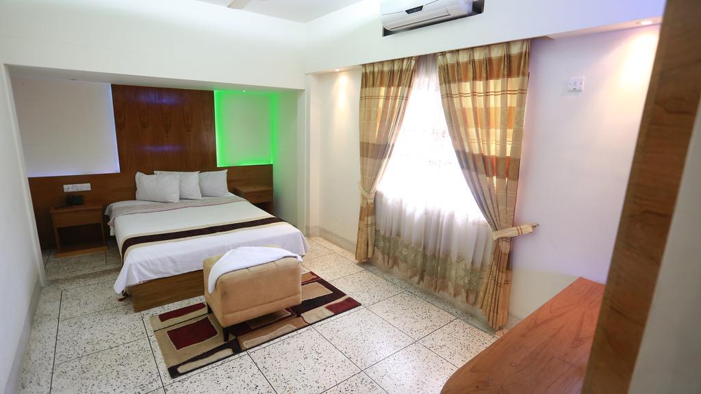 Nagar Valley Hotel Ltd. ธากา ภายนอก รูปภาพ