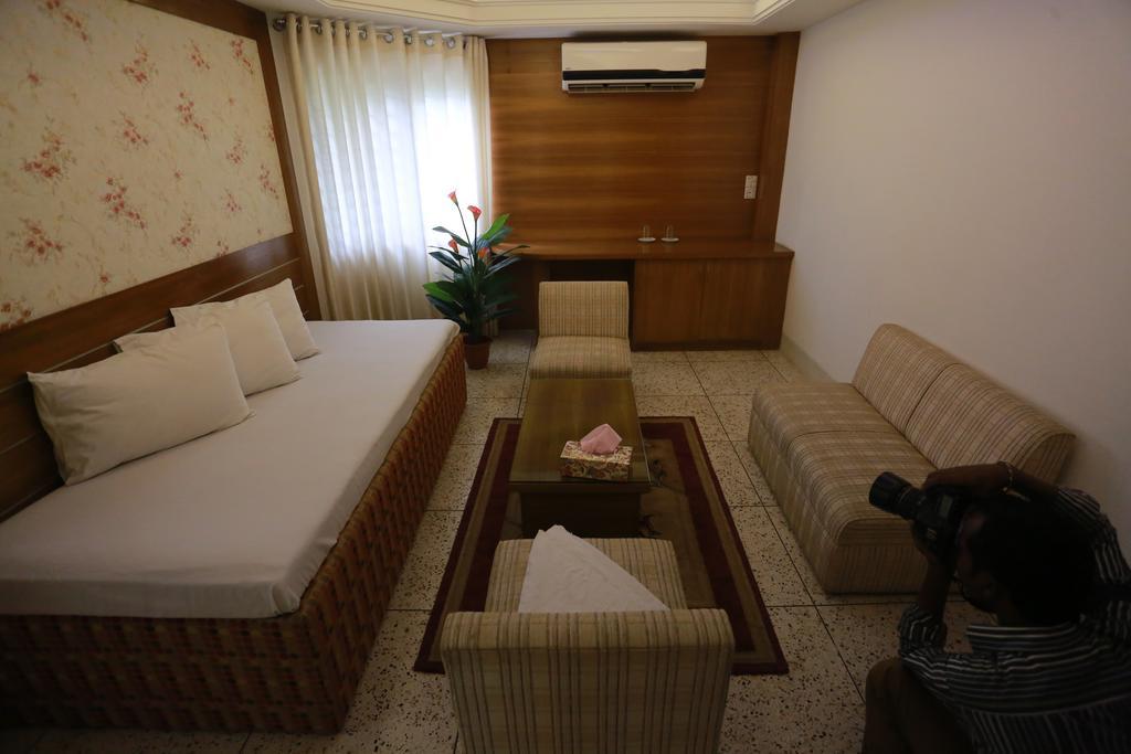 Nagar Valley Hotel Ltd. ธากา ภายนอก รูปภาพ