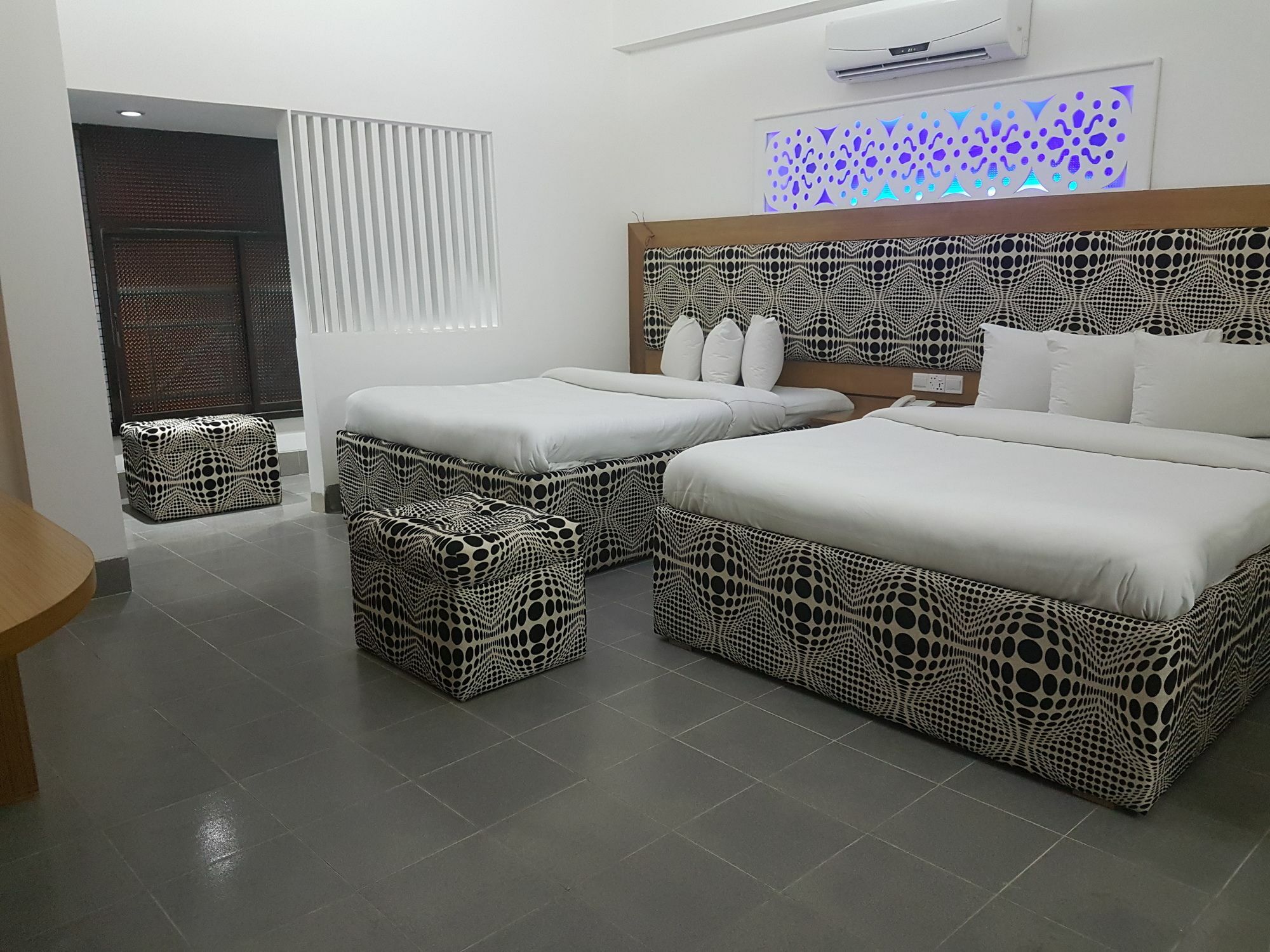 Nagar Valley Hotel Ltd. ธากา ภายนอก รูปภาพ