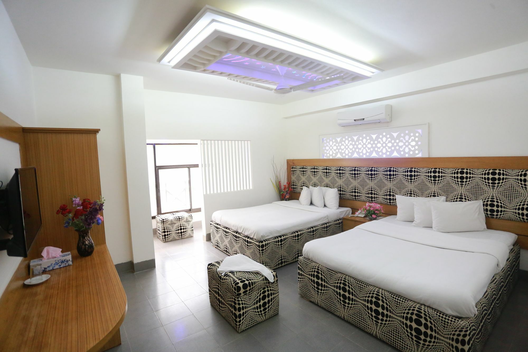 Nagar Valley Hotel Ltd. ธากา ภายนอก รูปภาพ